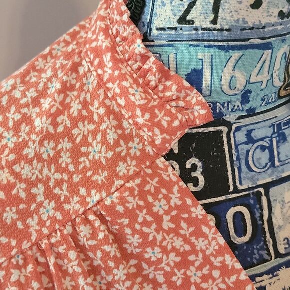 Beautiful flowy top  - Picture 6 of 8